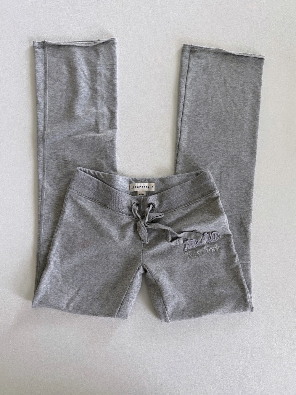 Aeropostale Low Rise Gray Flare
Sweatpants, XS